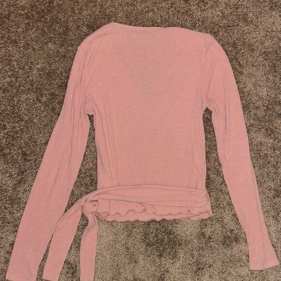 Abercrombie & Fitch ballet wrap sweater in a soft pink hue! Size L - Picture 10 of 12